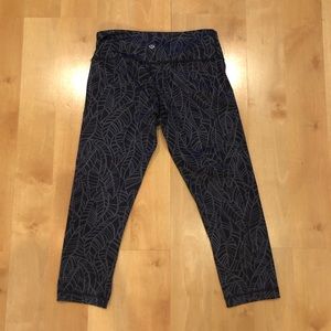 Lululemon Speed Up Crop - Size 6